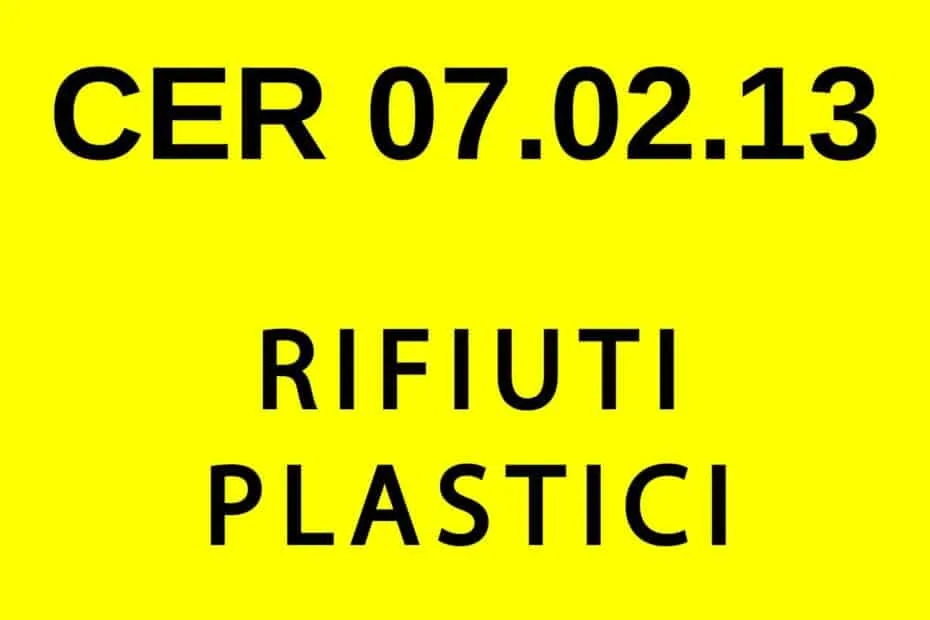 Cartello giallo con il codice CER 07.02.13, rifiuti plastici